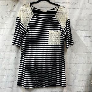 Lady’s World striped lace detail XL top